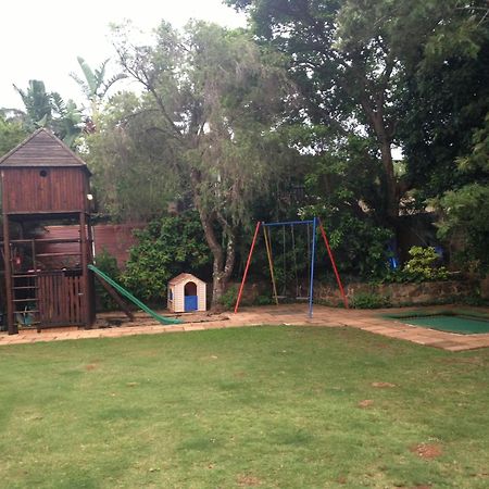 דורבן Umhlanga Self Catering Guest House מראה חיצוני תמונה
